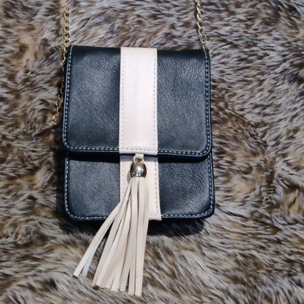 Crossbody - Picture 2 of 3